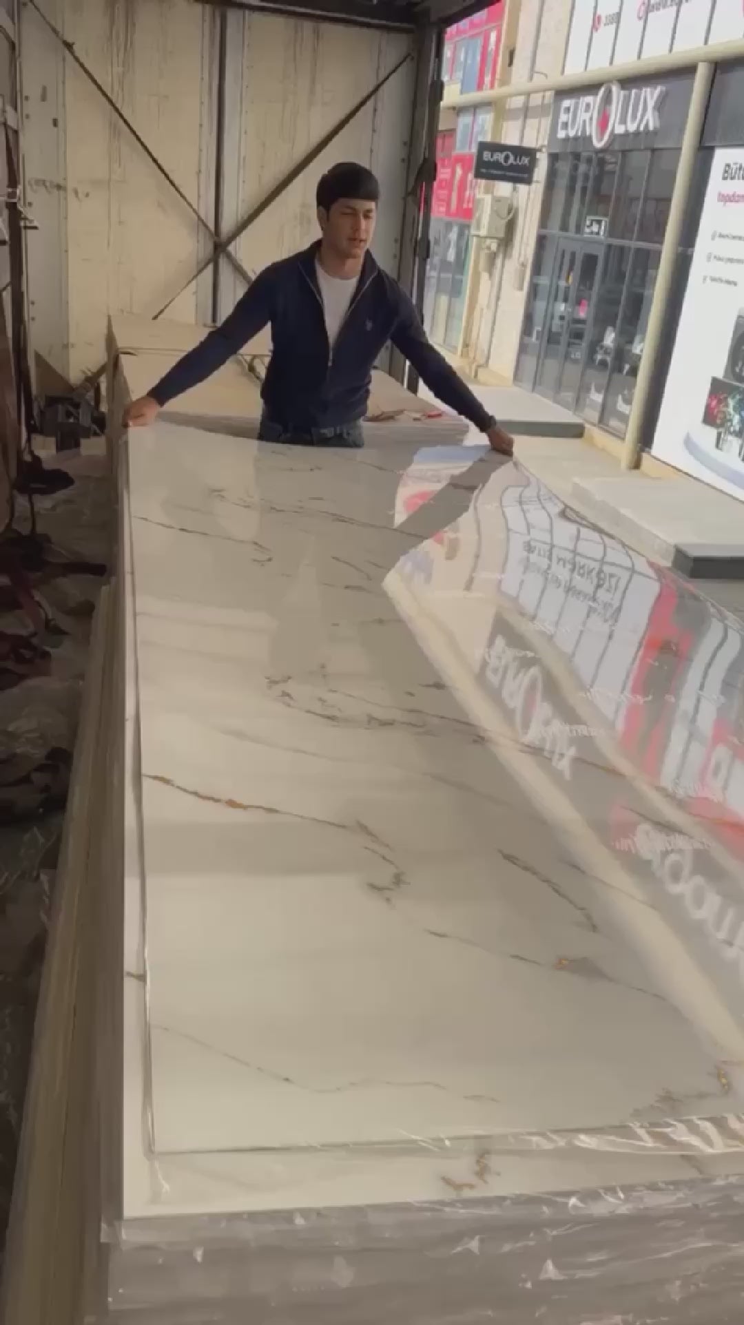 Videoyu yükle {{ açıklama }}